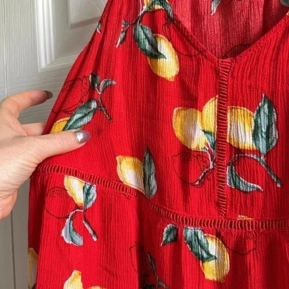 CRESCENT Women's Lemon 🍋 Red Top Size M - Picture 3 of 7